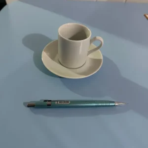 LOTES COM 12 XÍCARA E 12 PIRES CAFEZINHO — LINHA BRASÍLIA DA GERMER — FORMAS RETAS — PEÇAS FINAS — BRANCAS — CAIXAS NOVAS COM 12 CONJUNTOS EM CADA — Valor por lote – B040.01