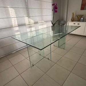 MESA DE JANTAR DE VIDRO 12mm – BISOTÉ DELICADO NAS BORDAS – PEÇA CONTEMPORÂNEA — F070.01