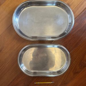 CONJUNTO DE 2 TRAVESSAS DE INOX – OVAL – PESADAS – ESTADO DE NOVAS — G043.103
