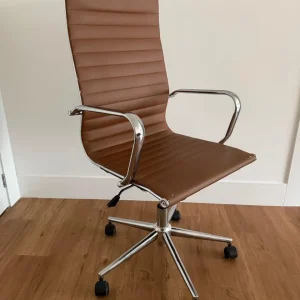 CADEIRAS GIRATÓRIAS – ESCRITÓRIO – CORVIN – CROMADA – COM BRAÇO – CARAMELO – Preço por cada peça — A111.600