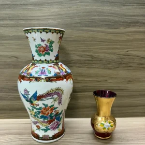 LOTE ÚNICO – 2 VASOS – DIFERENTES EM MATERIAL, ESTILO E TAMANHO — I016.724