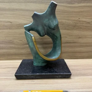 ESCULTURA – BRONZE – ARTISTA NÃO IDENTIFICADO – BASE PEDRA — I016.726
