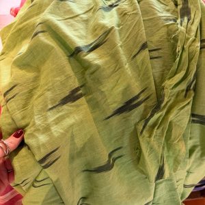CORTE DE TECIDO – IKAT – TRAZIDO DA ÍNDIA – ARTE ÚNICA EM ALGODÃO – COR PREDOMINANTE VERDE – 12 metros — S091.20