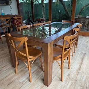 MESA DE JANTAR E 8 CADEIRAS X – MADEIRA IMBUIA – TAMPO VIDRO – Preço do conjunto — L098.01