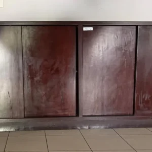 BALCÃO – MADEIRA E LÂMINA – PORTAS DE CORRER – GAVETAS INTERNAS — P045.01