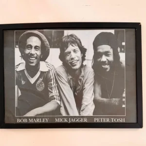 POSTER COM FOTO ICÔNICA DE MICK JAGGER + PETER TOSH + BOB MARLEY — R102.09