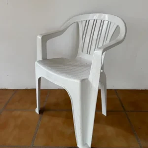 CADEIRA PVC – PEÇA ÚNICA – TAMANHO MÉDIO – M008.108