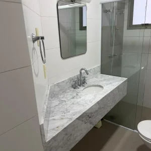 BANCADA EM MÁRMORE + CUBA DECA + TORNEIRA DECA – M168.17