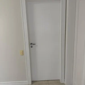 KIT DE PORTAS INTERNAS BRANCAS – DE ABRIR – LISAS – 59 x 210 cm – PREÇO POR UNIDADE – M168.27