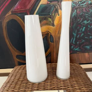 PAR DE VASOS BRANCOS – PARA AS MAIS FINAS FLORES – C109-01-9