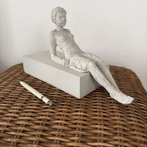 ESTÁTUA MENINA EM RESINA – C109-01- 20