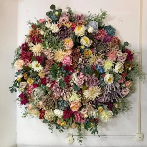 GRANDE ARRANJO DE FLORES ARTIFICIAIS –  IMPORTADAS + MOLDURA EM MADEIRA 🌸- T053-5