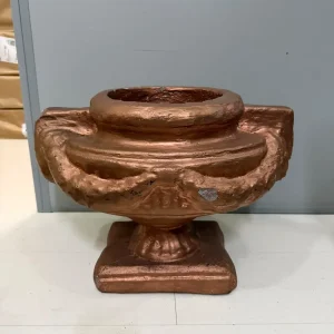 PAR DE VASOS EM CONCRETO – ESTILO CLÁSSICO – CINZA E DOURADO- T053-7