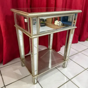 MESA LATERAL MADEIRA + ESPELHADA + PUXADOR LINDO + IMPECÁVEL- C110-5
