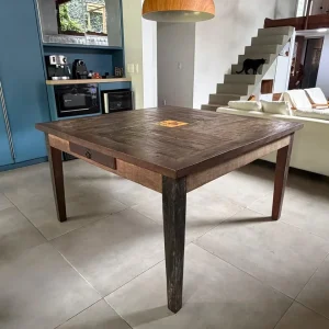 MESA DE JANTAR – QUADRADA – MADEIRA DEMOLIÇÃO – 4 PÉS – LADRILHO MINEIRO CENTRAL – C111-2