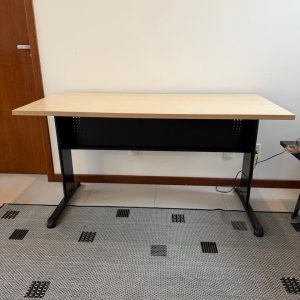 BANCADA DE TRABALHO – PÉS AÇO – TAMPO AMADEIRADO CLARO – L101-11
