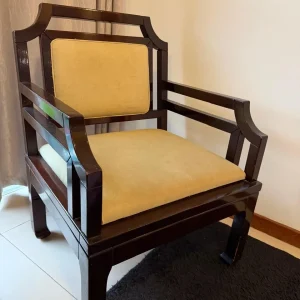 PAR DE POLTRONAS DE APROXIMAÇÃO – ANOS 1980 – MADEIRA – LACA – TECIDO AREIA ACQUABLOCK – L101-39