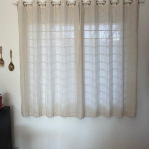 PAR DE CORTINAS – COR CLARINHA – TECIDO FINO MISTO – VARÃO BRANCO – L101-62