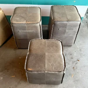 CONJUNTO COM TRIO DE PUFES MARROM ACINZENTADO – COURO – 2 MEDIDAS – L102-10