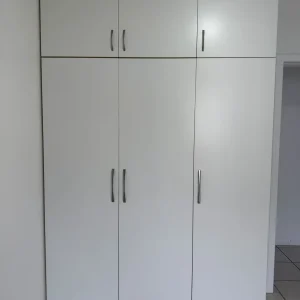 ROUPEIRO – MDF -3 PORTAS DE ABRIR + MALEIRO – F081-22